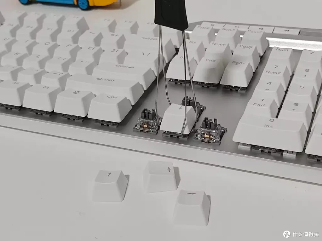情节人快到了,300元内送啥礼物给男朋友?——雷柏V700 DIY RGB 机械键盘可以一看!