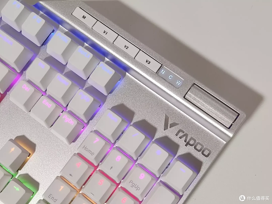 情节人快到了,300元内送啥礼物给男朋友?——雷柏V700 DIY RGB 机械键盘可以一看!