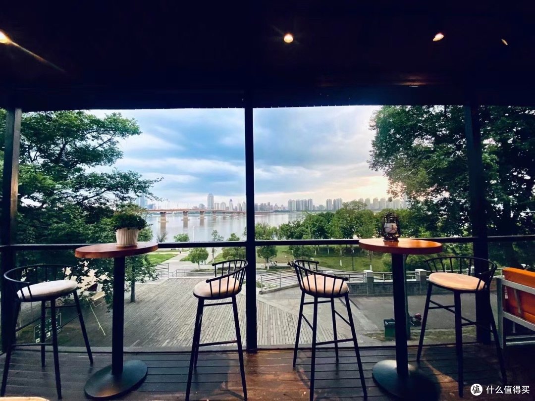 美酒加咖啡,再加无敌江景,这里绝对是520最佳约会地
