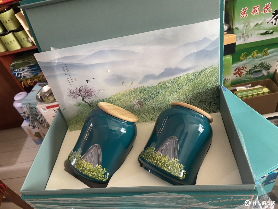 绿茶精品与精致包装礼盒