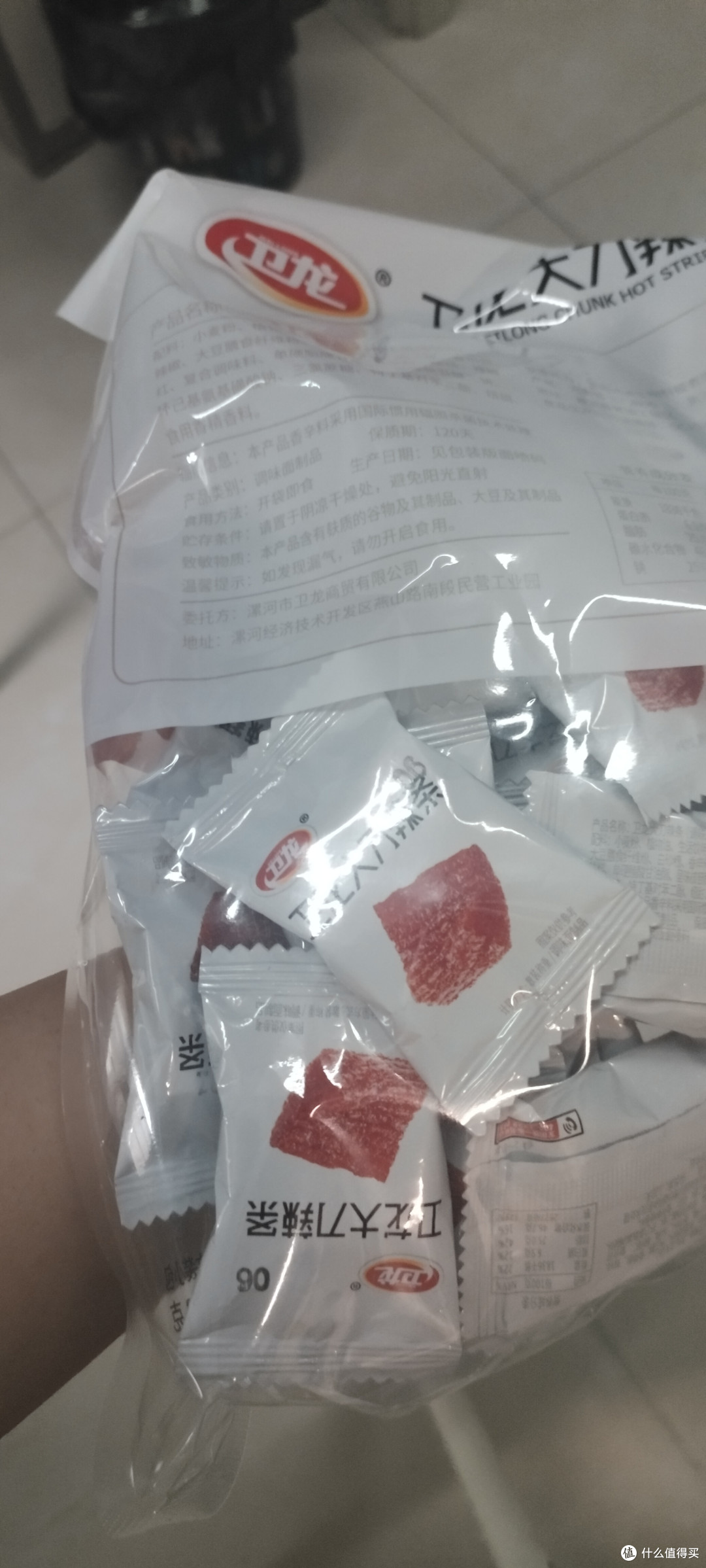 必不可少的零食~原来就是卫龙的辣条,卫生干净还好吃.