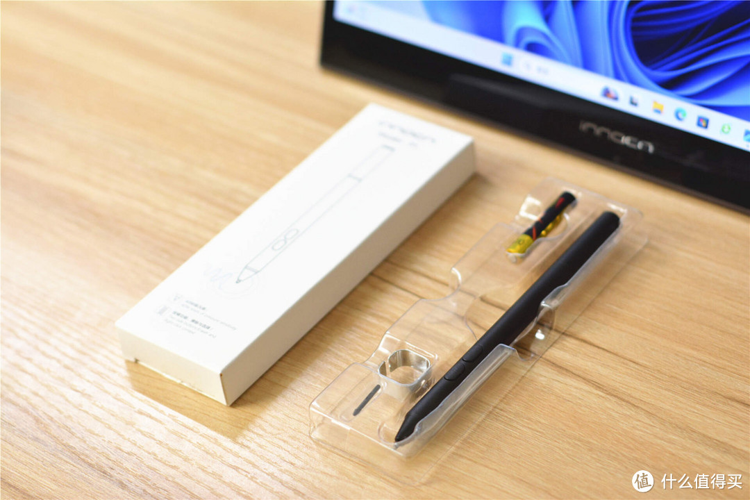 国产推出OLED触摸显示器：内置电池，支持4096级压感