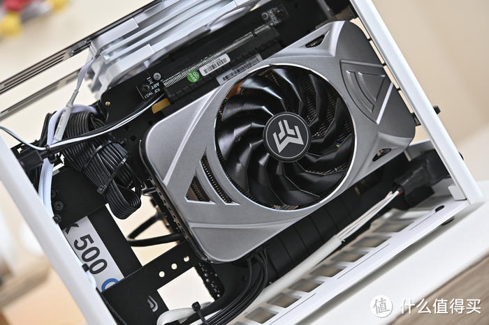 萌妹纸的快乐箱——ROG B760-I+影驰 3060+AKLLA A2 装机展示