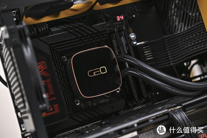 撞色之美——ROG Z790 HERO+4080 猛禽 OC+几何未来 M4 亚瑟王装机展示