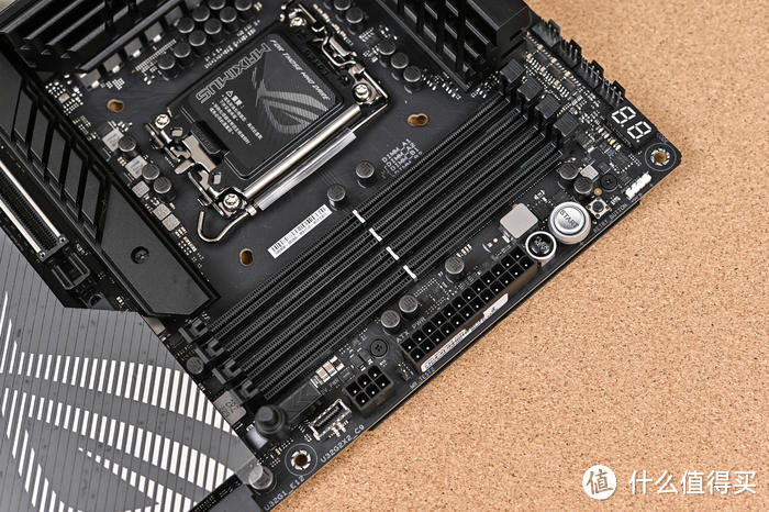 撞色之美——ROG Z790 HERO+4080 猛禽 OC+几何未来 M4 亚瑟王装机展示