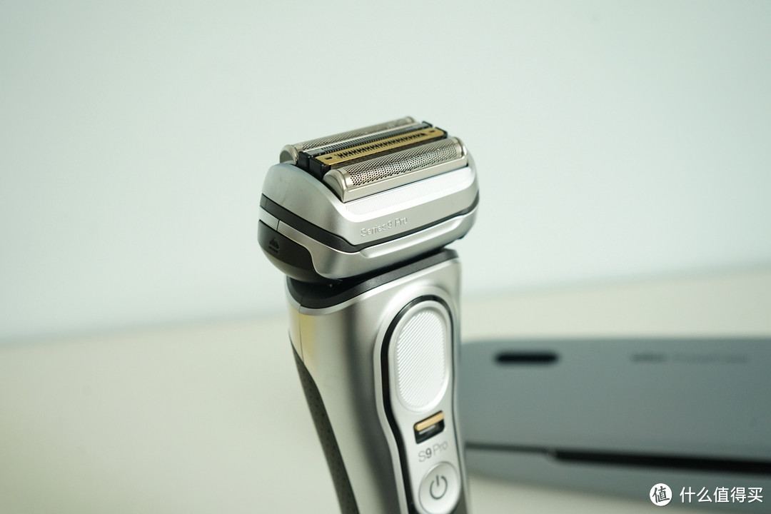 520要到了,送给心爱的他?贴合剃须 高档质感----博朗s9 pro