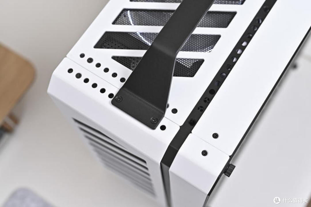 极简黑白——ROG Z690 HERO+索泰 4070 欧泊白+机械大师 C34 装机展示
