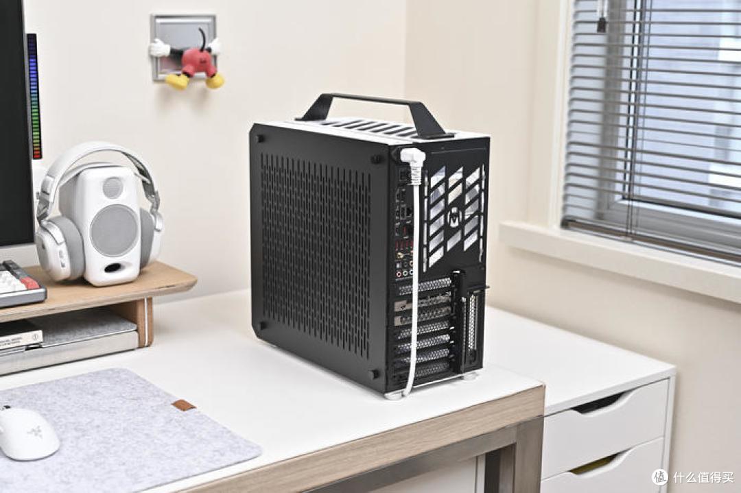 极简黑白——ROG Z690 HERO+索泰 4070 欧泊白+机械大师 C34 装机展示