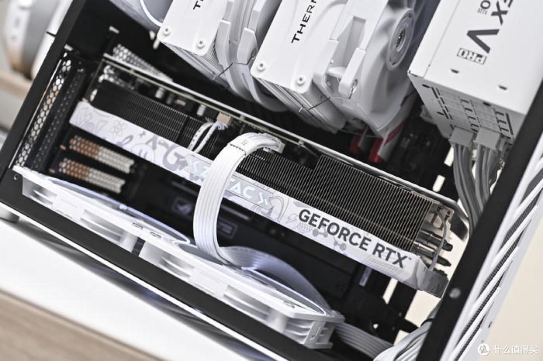 极简黑白——ROG Z690 HERO+索泰 4070 欧泊白+机械大师 C34 装机展示