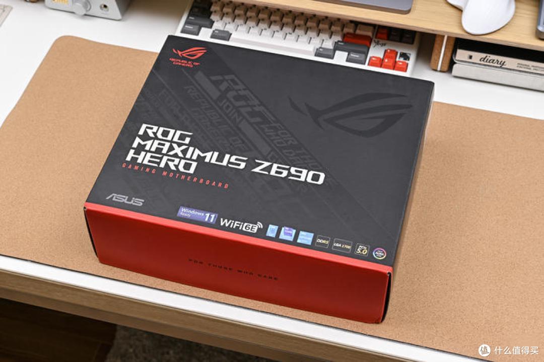 极简黑白——ROG Z690 HERO+索泰 4070 欧泊白+机械大师 C34 装机展示