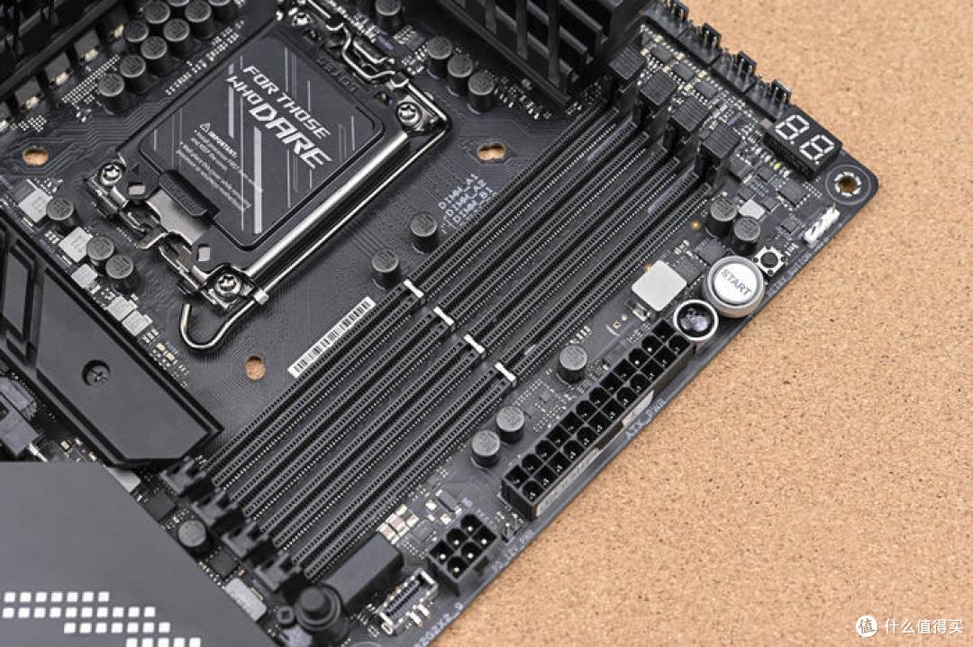 极简黑白——ROG Z690 HERO+索泰 4070 欧泊白+机械大师 C34 装机展示