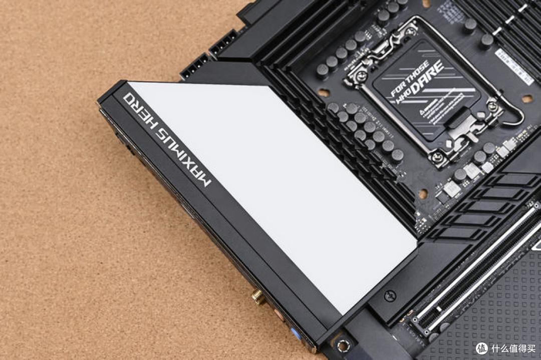 极简黑白——ROG Z690 HERO+索泰 4070 欧泊白+机械大师 C34 装机展示
