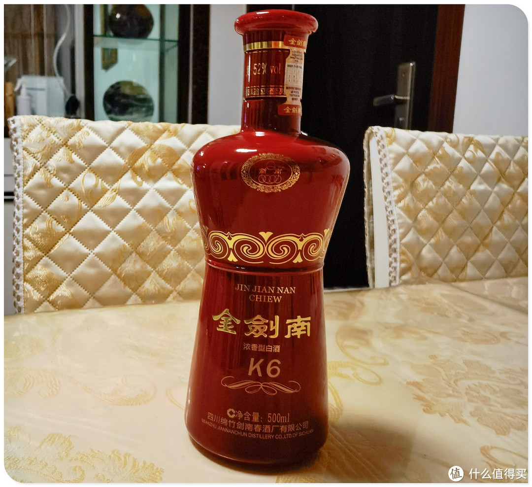 结婚的大喜日子,喝酒是必不可少的!白酒才是婚宴的主角!东北喝酒的习惯就是喝水不管醉不醉就是往里灌
