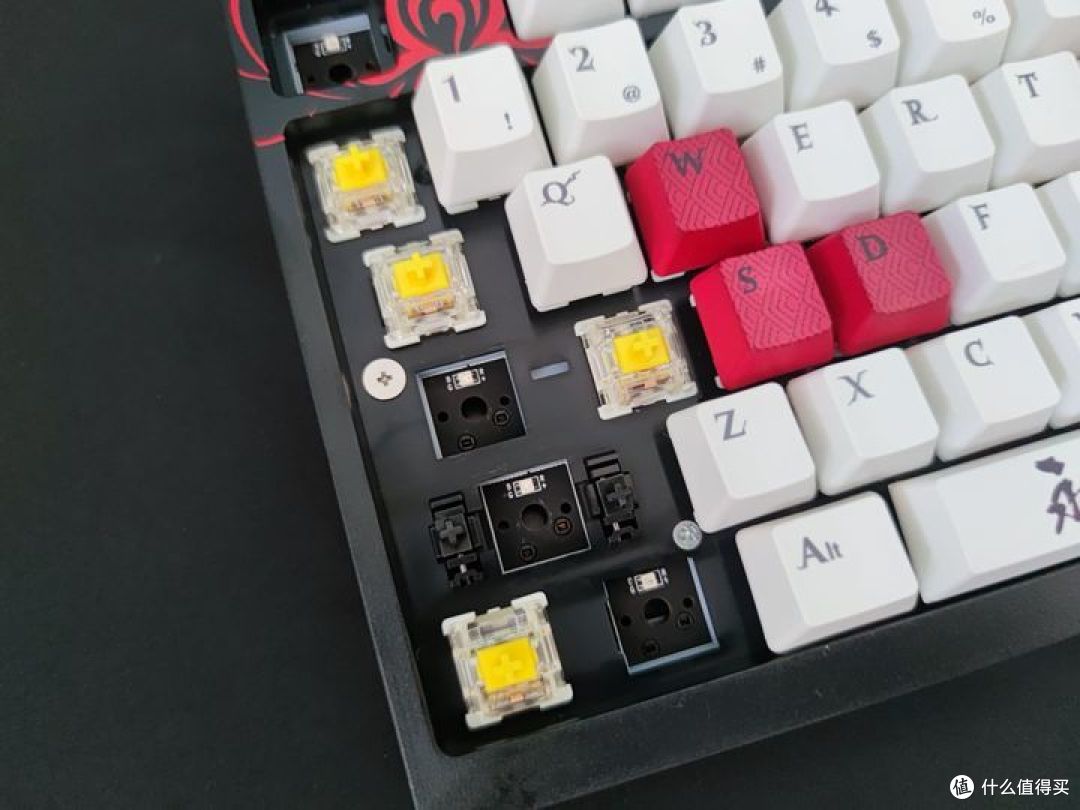 热拔插,RGB,降噪机械键盘双飞燕血手幽灵S98