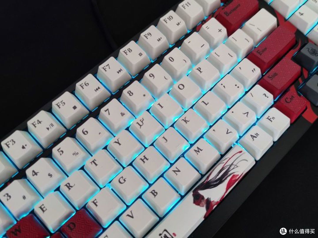 热拔插,RGB,降噪机械键盘双飞燕血手幽灵S98
