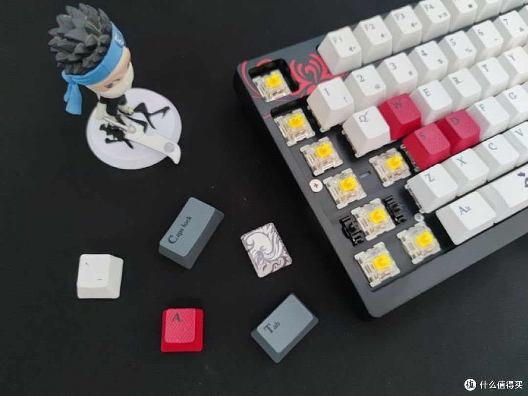 热拔插,RGB,降噪机械键盘双飞燕血手幽灵S98