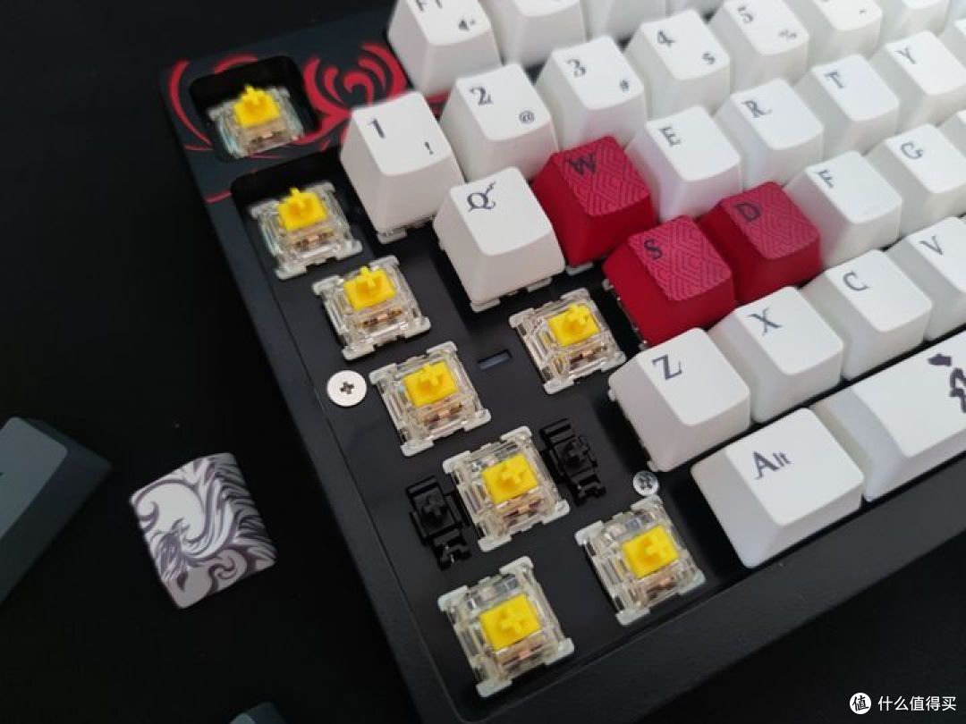 热拔插,RGB,降噪机械键盘双飞燕血手幽灵S98