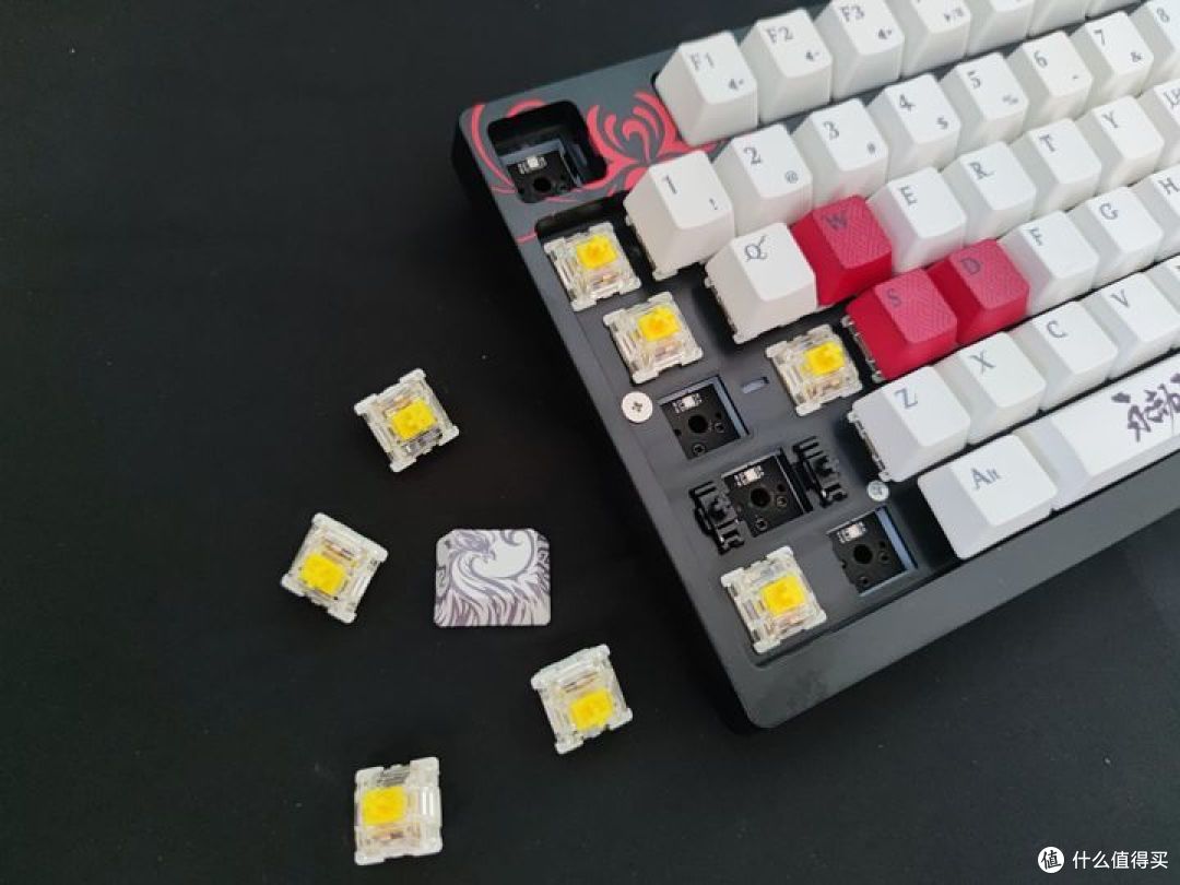 热拔插,RGB,降噪机械键盘双飞燕血手幽灵S98