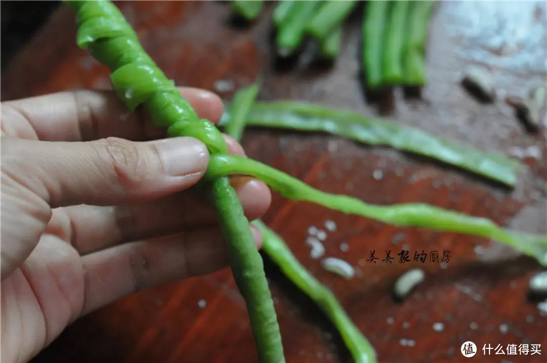 高考前夕，这菜常上桌！烫熟后一撕一卷，简单一拌，解压助眠！