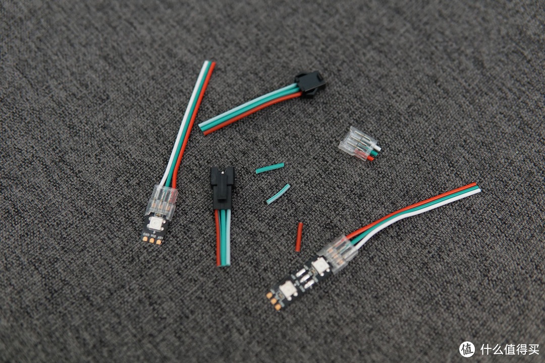比飞利浦 Hue Play 价格便宜1000块的自制 DIY 流光溢彩电视氛围灯！