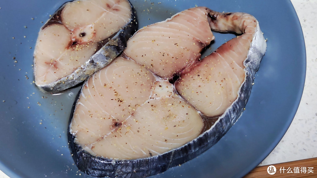 香煎马鲛鱼扒，非常简便的一道菜，关键在第一步和最后一步。