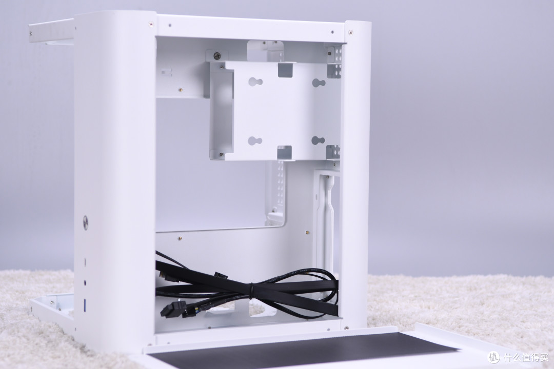 白色海景房Get！乔思伯TK1装机展示