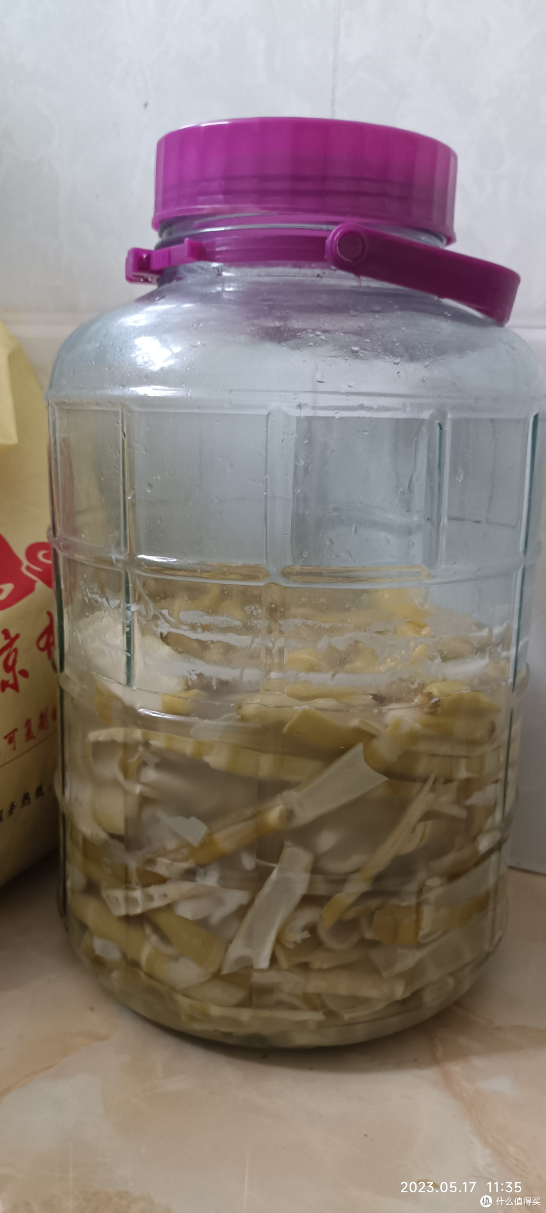又到了一年一度的腌酸笋的时节了!