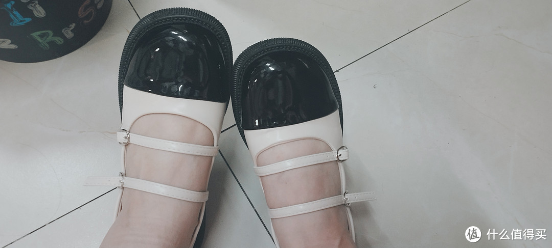 玛丽珍小香风~小皮鞋,软软的好舒服,搭配漂亮仙仙的小裙子也是很简单。