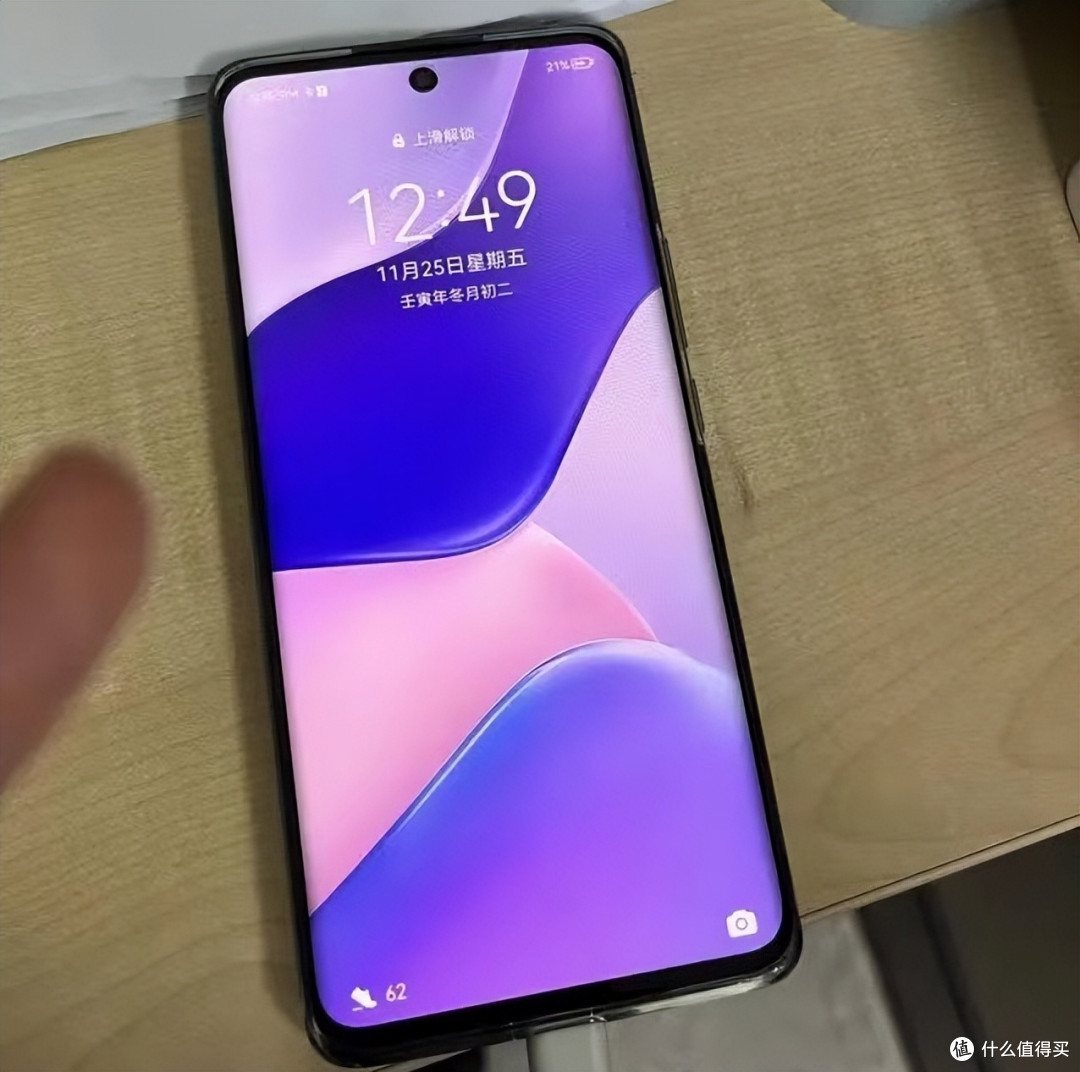 华为有点"猛":120hz超曲屏 前置3200万,跌至1379元