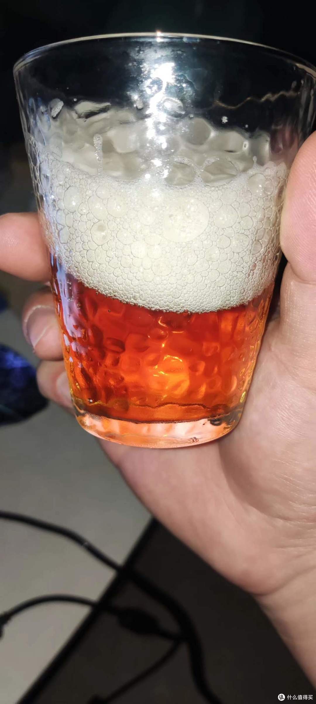 偏红