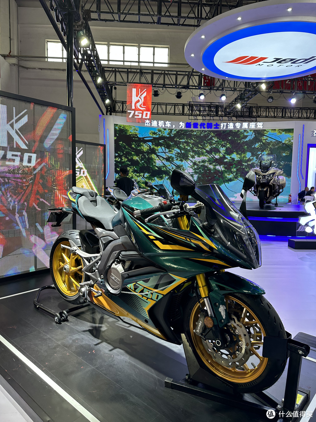 2023北京摩博会重磅推出！MT头盔新品、K750摩托车、MT骑行服震撼亮相，极限骑行新时代来临！