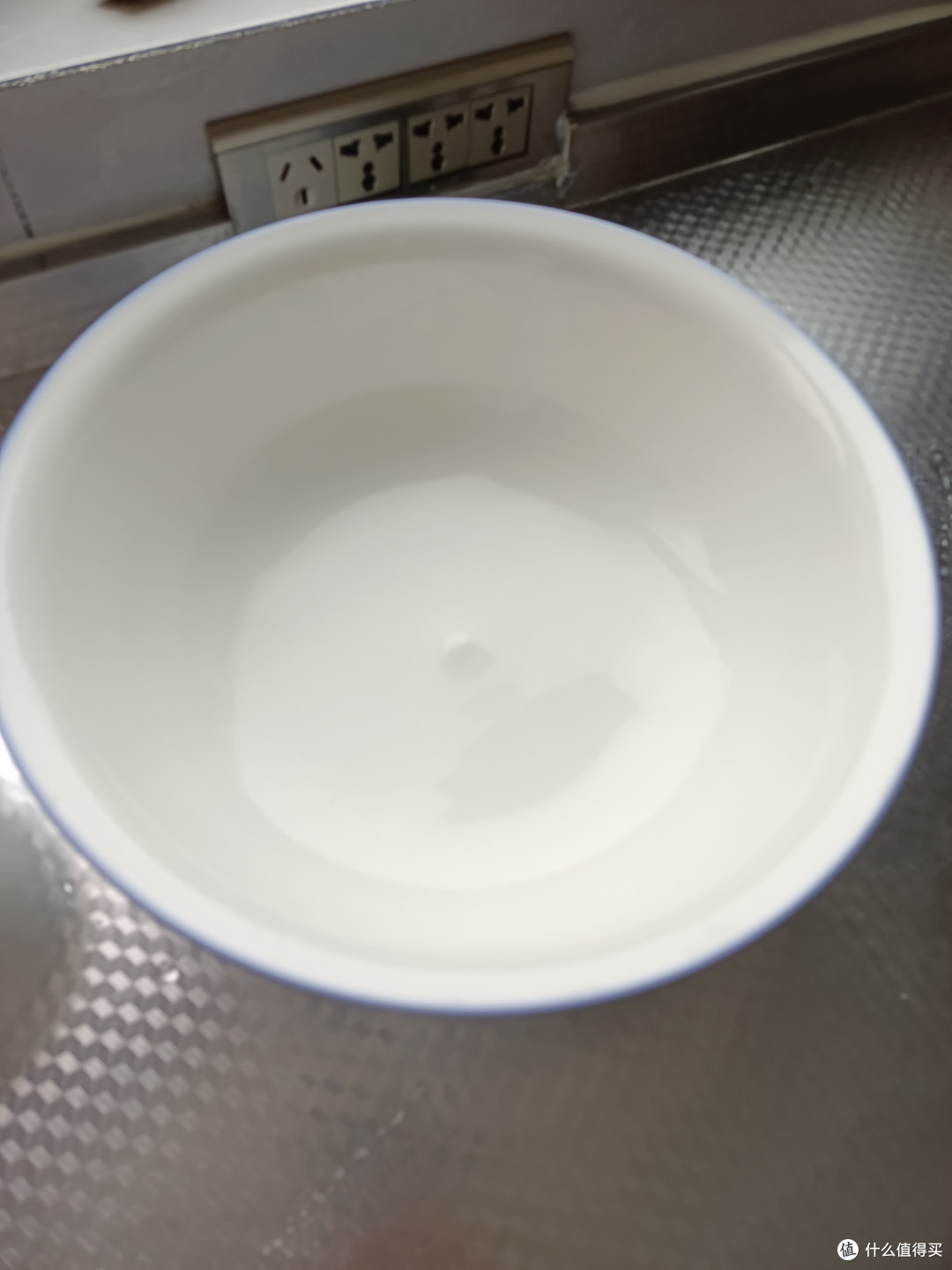 青花陶瓷揉面盆，釉面细腻光滑坚硬，用起来嘎嘎顺手