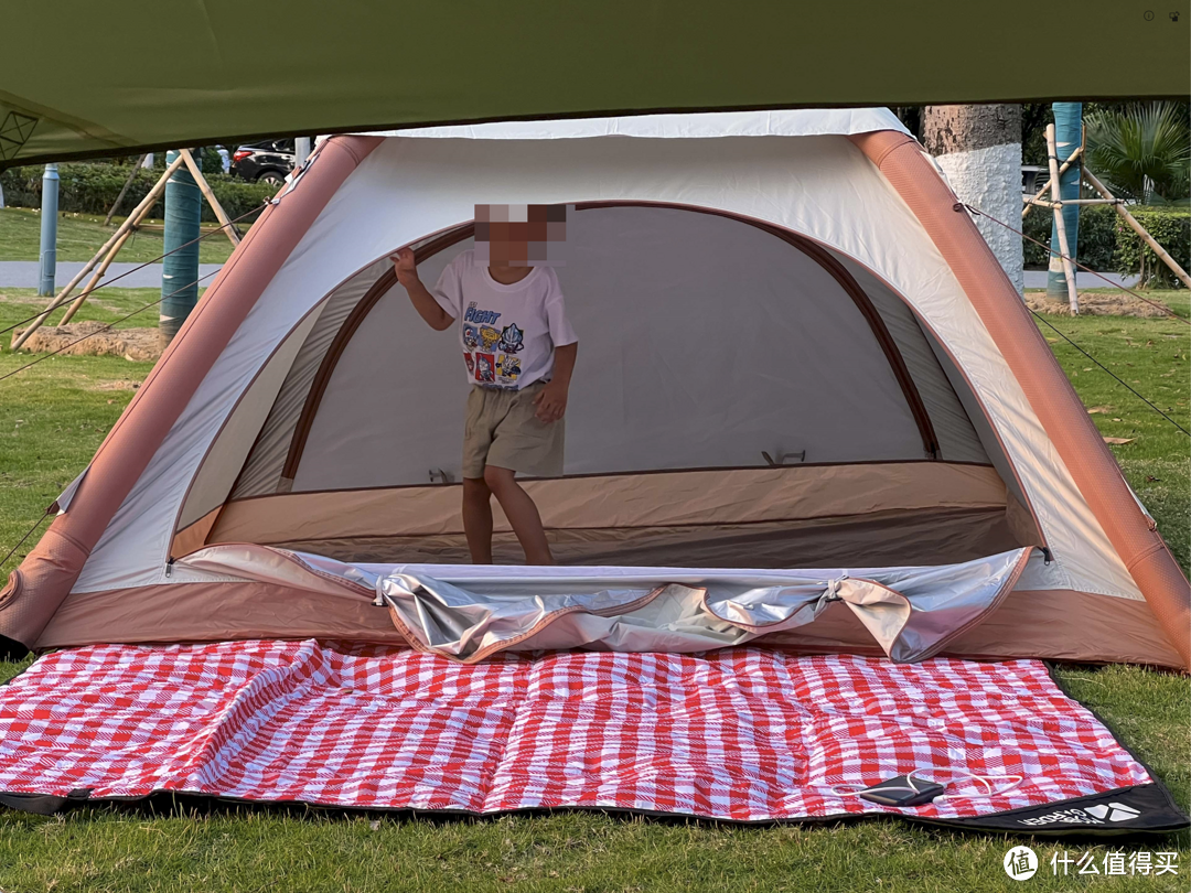 懒人神器，户外露营初体验，一宿自动充气帐篷和沙发真方便