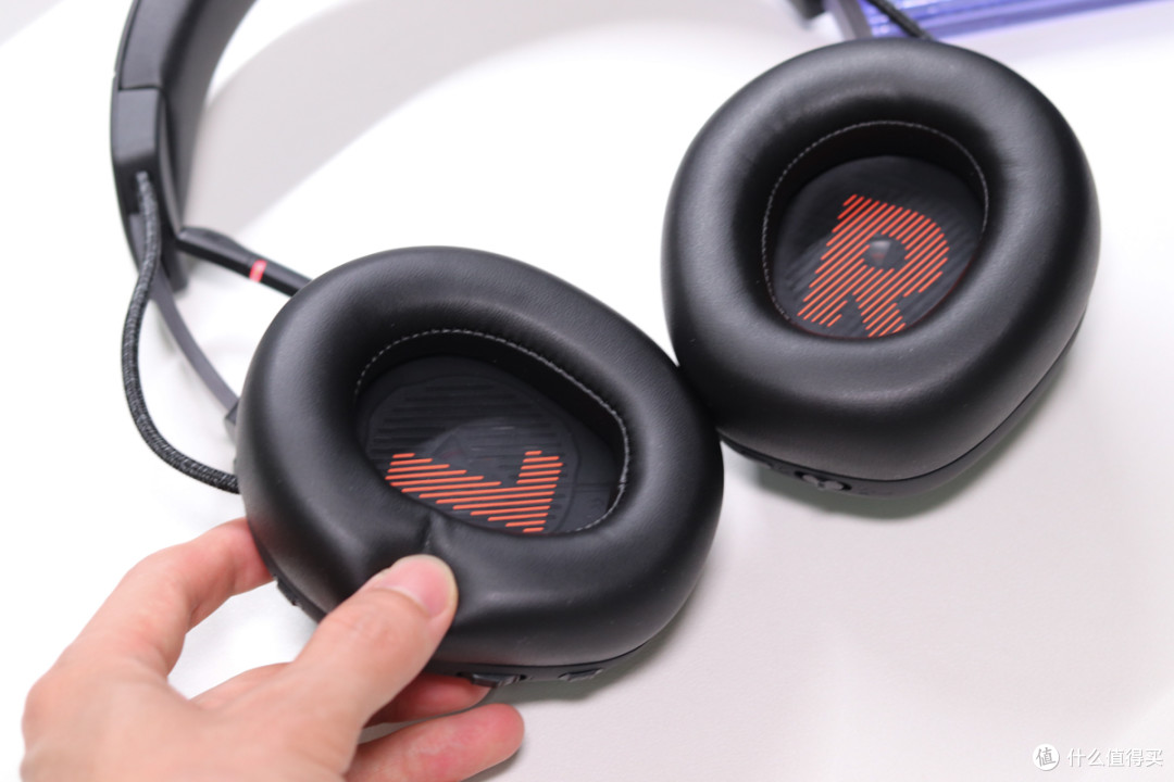 JBL头戴式电竞耳机Quantum 910:三维环绕、头部跟踪,职业玩家首选