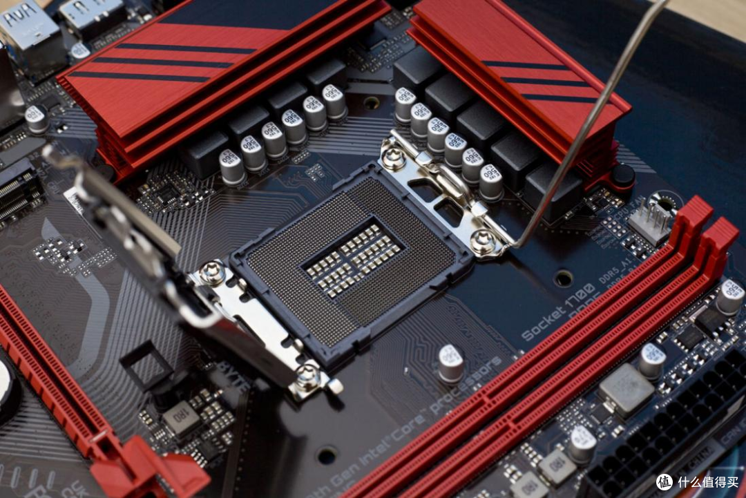 【老黄搞机篇一百八十八】B系列主板配D5内存有多香？技嘉B760M GAMING魔鹰主板实测见真章