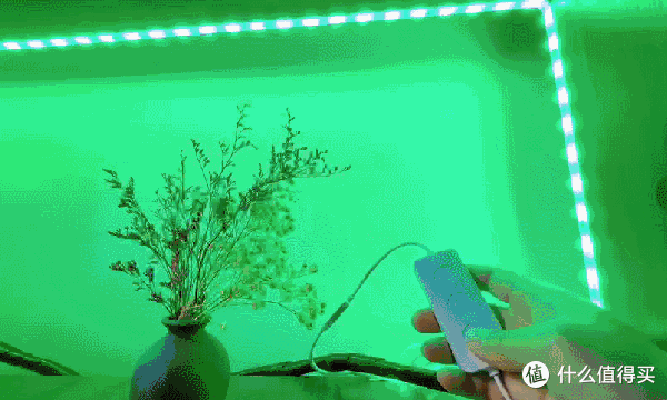 电竞风改造必入手好物！玩法齐全还支持HomeKit的绿米Aqara流光溢彩T1灯带！