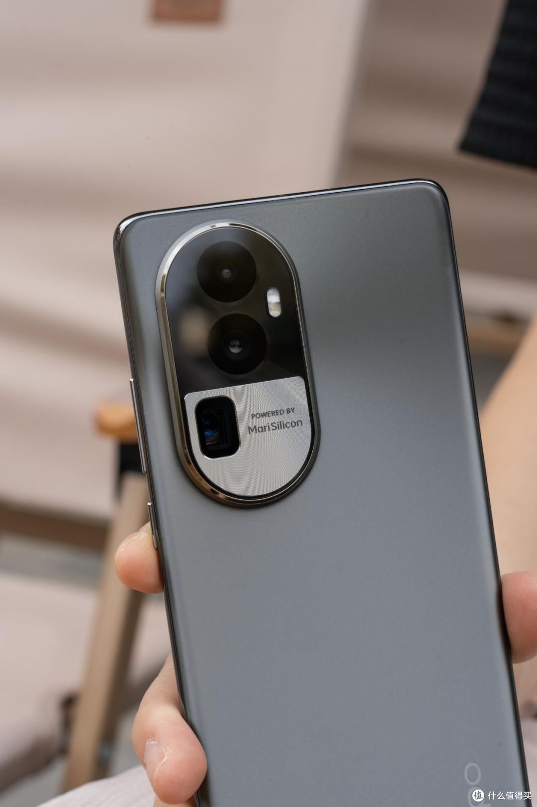 式长焦拥有着比传统长焦更长的焦段,实现了如同望远镜般的画质效果,而