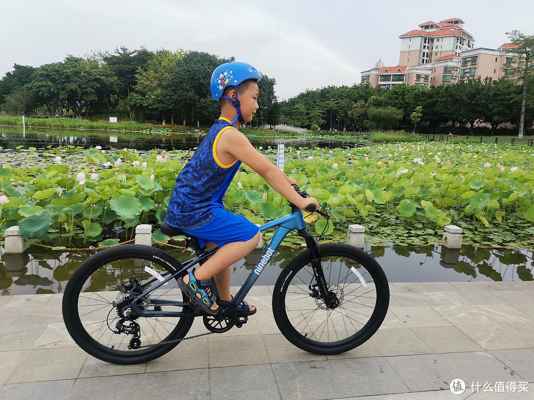 他骑行海南岛环岛用的车也是9号的车，之前也在我站发过测评文章。不得不替九号打个广告，这车很耐造