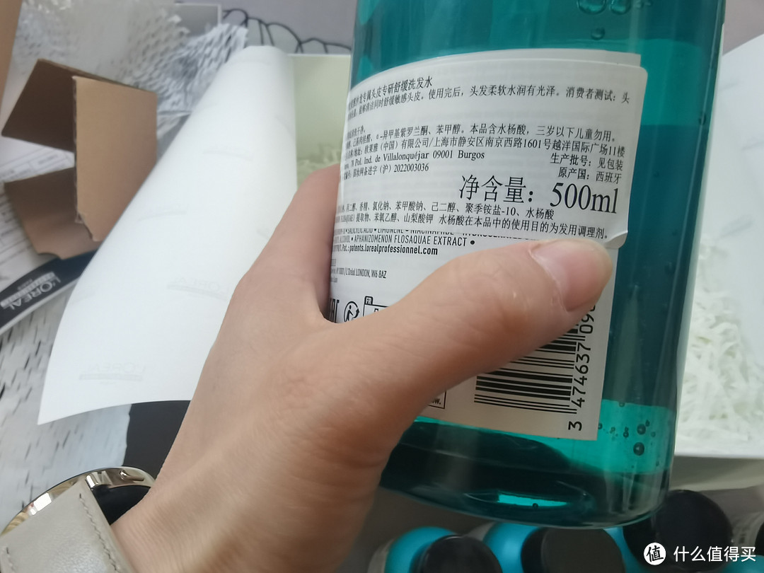 原产西班牙，瓶身背面用中文标注了产品介绍