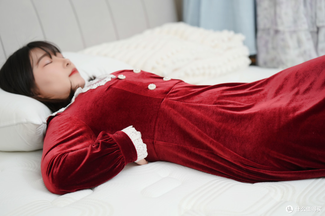 睡眠很舒适,钱包也舒适!3CM超厚乳胶&双面可用,2千元价位的床垫!让卧室秒变“总统套房”!