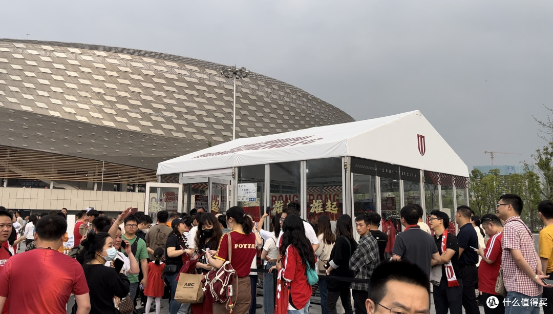 100块的顶级氛围感-成都凤凰山专业足球场观赛有感
