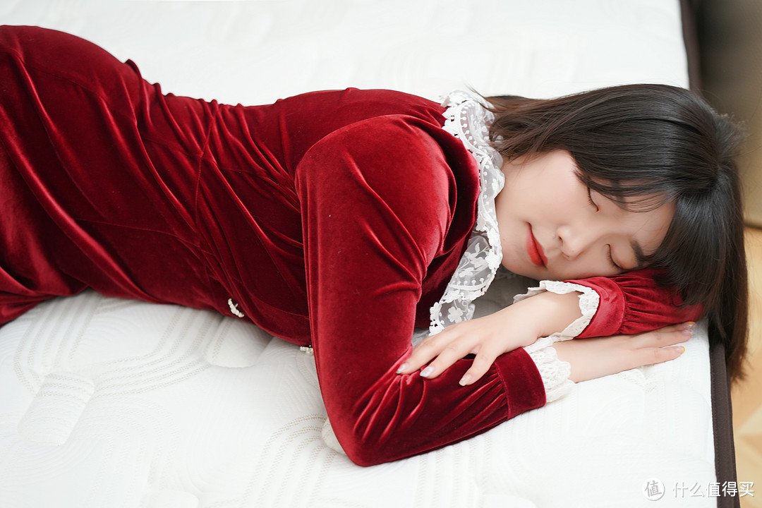 睡眠很舒适,钱包也舒适!3CM超厚乳胶&双面可用,2千元价位的床垫!让卧室秒变“总统套房”!