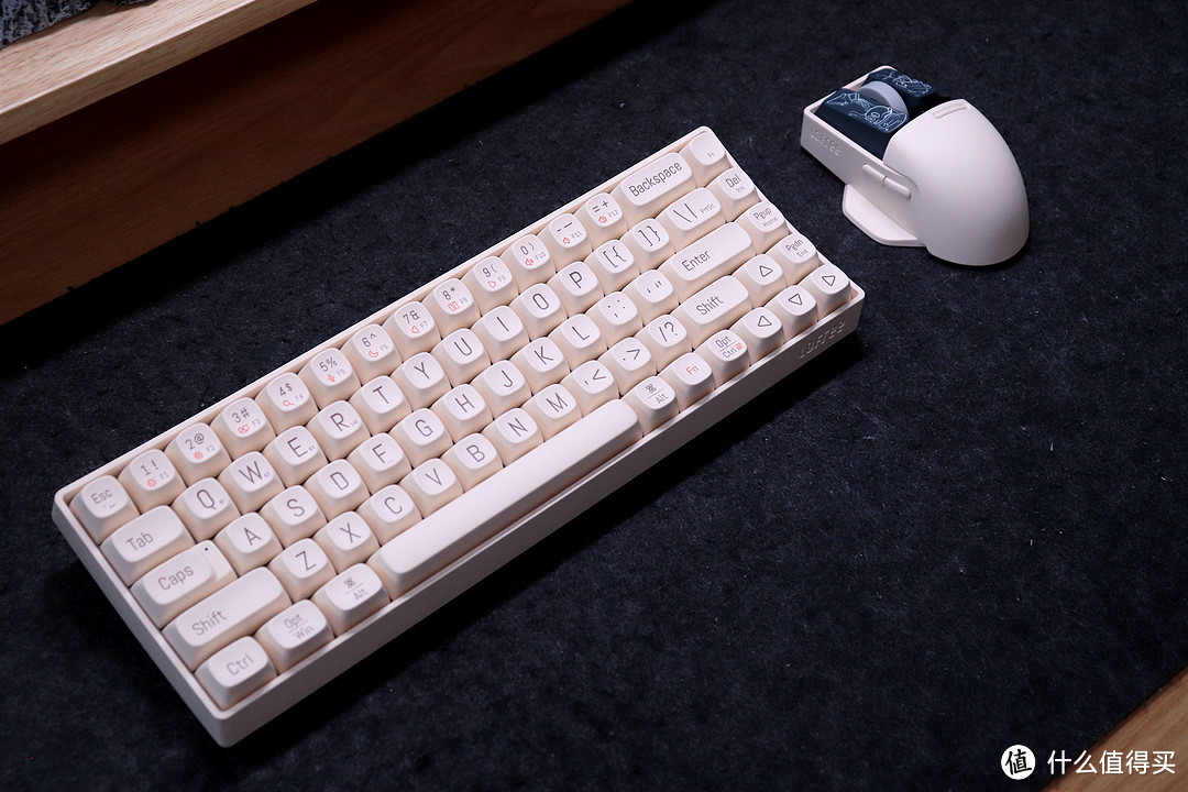 高颜值桌搭好物，键盘鼠标也能玩出新花样，洛斐小翘键鼠套装体验