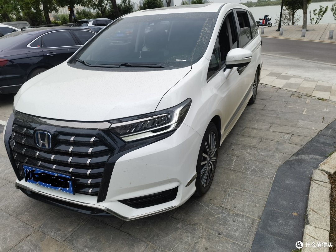 中年奶爸车---艾力绅2022混动豪华版