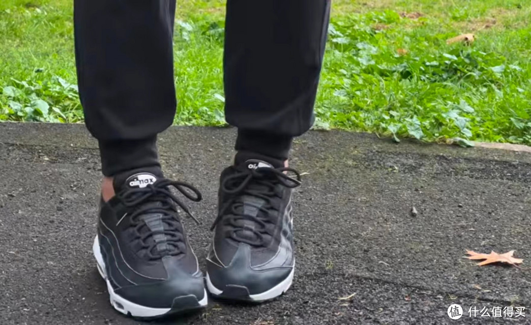 魅力黑色，专业回弹——Nike AIR MAX 95 RECRAFT运动鞋
