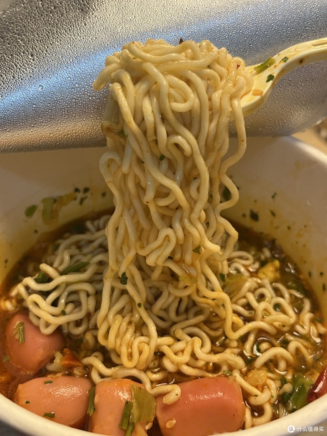 熬夜的时候,泡面🍜➕烤肠是最佳伴侣🧑❤️💋🧑