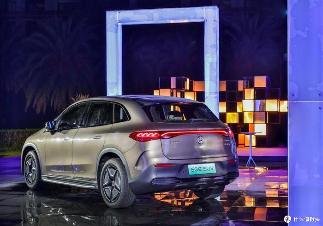 奔驰eqe suv携专属配置上市,48.