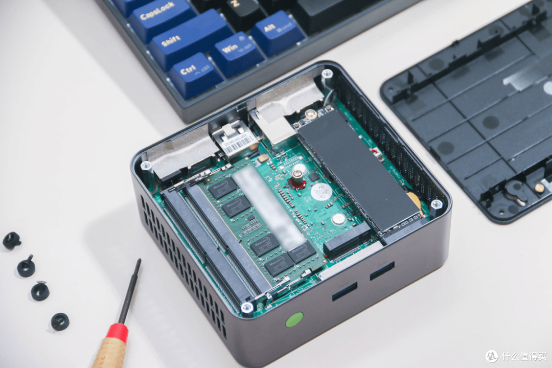 极摩客M2迷你主机实测,11代标压i7-11390H跑分百万,1299起真卷!