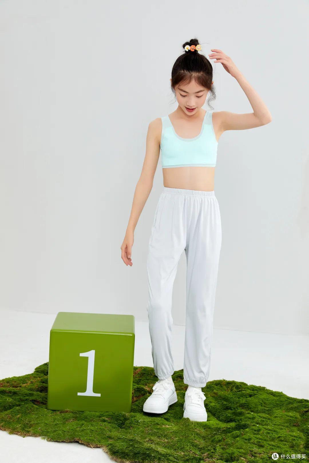 含胸、驼背可能是心理问题，女孩的第一件内衣怎么选？
