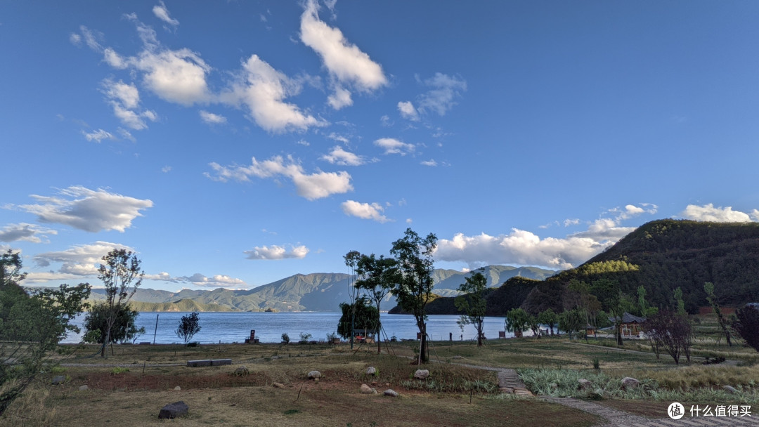 尼塞村岸边一览